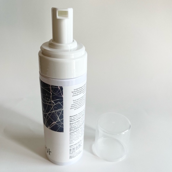 ❤️ 2/$20 || NEW Vor - Secrets in the Snow Soft Styling Foam - Picture 3 of 3